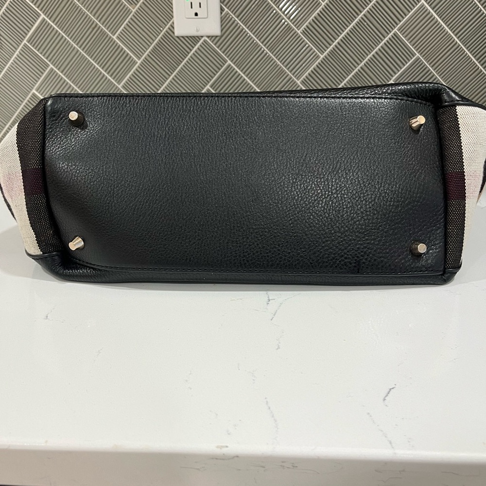 Burberry Maidstone Black Pebbled Leather Shoulder Bag - Picture 9 of 9